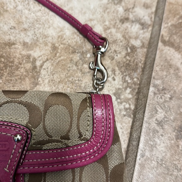 Coach wristlet - Picture 8 of 9